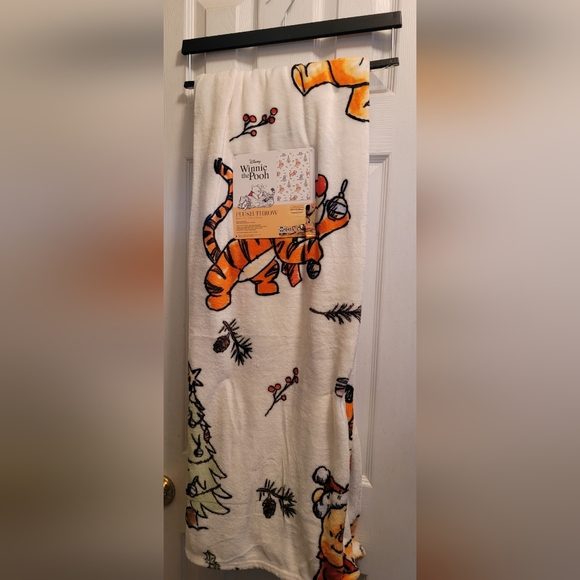 Winnie The Pooh Throw Blanket 60”x70” Christmas Pooh ,Tigger ,EEYORE , Disney - Picture 1 of 5